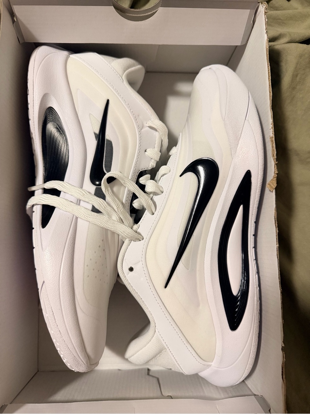 Nike White and Black Women’s A’One size 9W